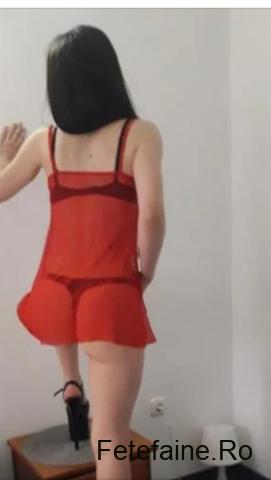 Brunetă sexy